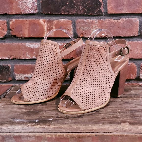 Kelsi Dagger Brooklyn Goya Perforated Heels - Picture 2 of 10